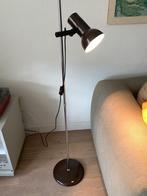 Vintage vloerlamp bruine vloerlamp 70s, Huis en Inrichting, Lampen | Vloerlampen, 150 tot 200 cm, Gebruikt, Metaal, Retro Vintage Mid Century