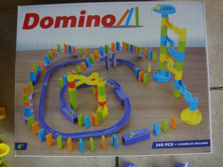 Domino set 134 psc plus 8 knikkers, Kinderen en Baby's, Speelgoed | Educatief en Creatief, Knutselen, Bouwen, Ontdekken, Ophalen of Verzenden