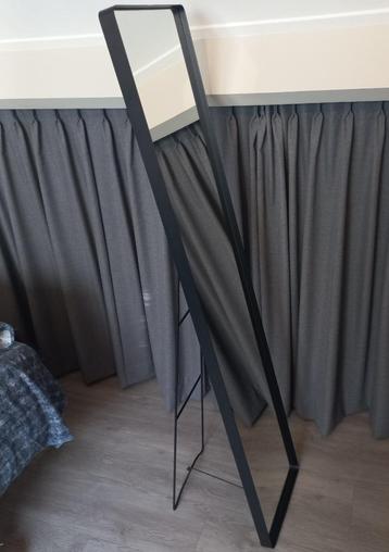 Staande spiegel zwart beschikbaar voor biedingen
