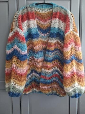 Nieuw handgemaakt mohair ajour vest, een maat beschikbaar voor biedingen
