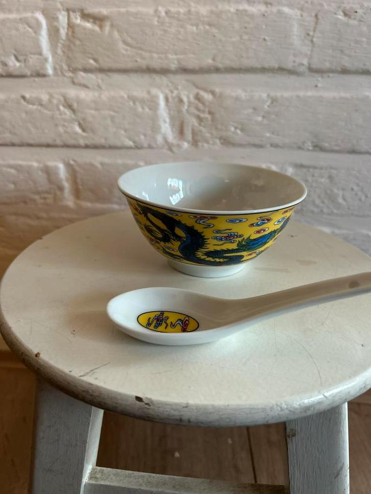 Chinees porseleinen kommetje met lepel, Antiek en Kunst, Antiek | Porselein, Ophalen of Verzenden