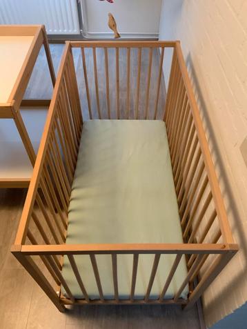 IKEA Kinderbed + Matras & Aankleedtafel beschikbaar voor biedingen