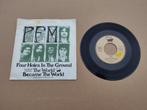 7" Single: PFM - Four Holes In The Ground (1974), Verzenden, Gebruikt, 7 inch, Pop