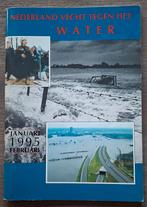 Nederland vecht tegen het water. Watersnood Januari 1995, Ophalen of Verzenden, Zo goed als nieuw