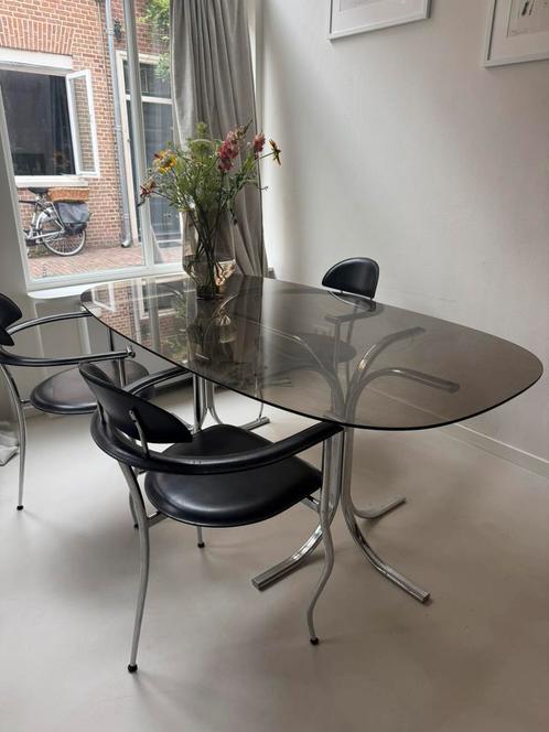 Design eettafel met rookglas blad en chroom onderstel, Huis en Inrichting, Tafels | Eettafels, Zo goed als nieuw, 50 tot 100 cm