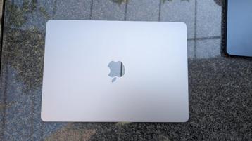 MacBook Air M3 13” – Zilver – 8GB / 256GB – Nieuwstaat beschikbaar voor biedingen