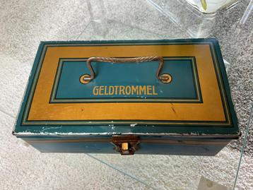 ANTIEKE GELDTROMMEL. beschikbaar voor biedingen
