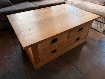 Teakhouten salontafel met opbergruimte beschikbaar voor biedingen