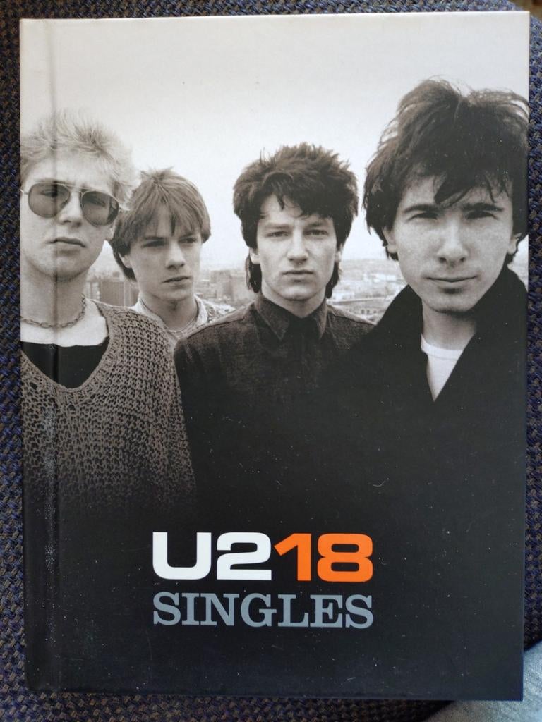 U2 - 18 Singles Cd/Dvd Digi Zo Goed Als Nieuw, Ophalen of Verzenden, Zo goed als nieuw, Pop