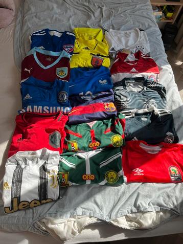 Voetbalshirts beschikbaar voor biedingen
