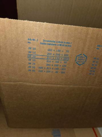 18 Verzenddozen PF20 - 213x153x109mm beschikbaar voor biedingen