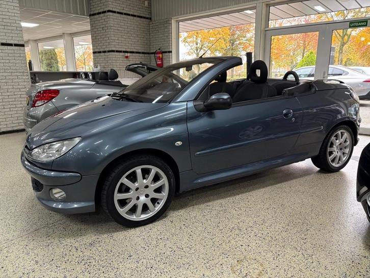 Peugeot 206 CC 1.6 16V Automaat Airco ECC Bluetooth USB AUX, Auto's, Peugeot, Bedrijf, ABS, Airbags, Airconditioning, Bluetooth