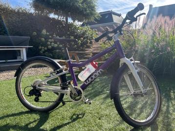 Woom 4 kinderfiets paars beschikbaar voor biedingen