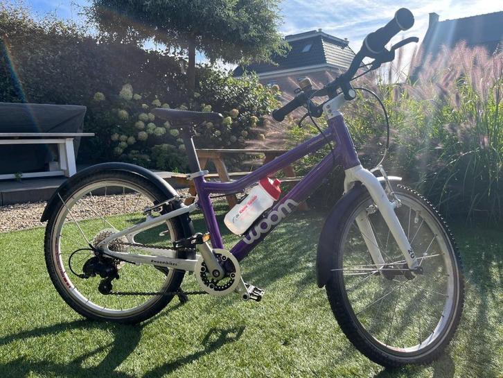 Woom 4 kinderfiets paars, Fietsen en Brommers, Fietsen | Kinderfietsjes, Zo goed als nieuw, 20 inch of meer, Ophalen