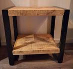 Mango houten met stalen frame bijzettafel Britt van Huus, Huis en Inrichting, Tafels | Bijzettafels, 55 tot 75 cm, Zo goed als nieuw