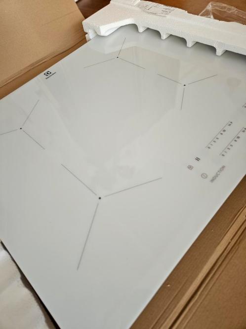 Splinternieuwe inductieplaat wit Electrolux LIL61443BW, Witgoed en Apparatuur, Kookplaten, Nieuw, Inbouw, Inductie, 4 kookzones