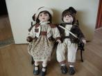 2 porseleinen poppen meisje/jongen excl. smeedijzeren tuinba, Antiek en Kunst, Ophalen of Verzenden