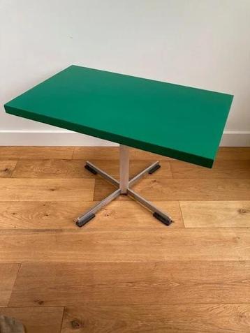 Vintage jaren 70 salontafel beschikbaar voor biedingen