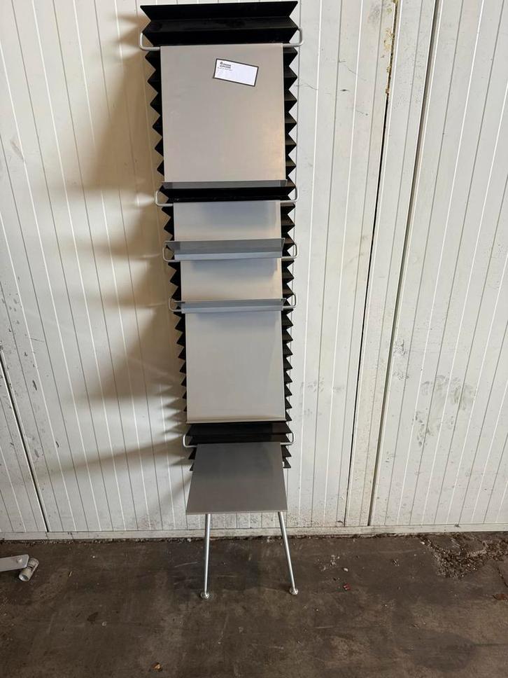 Design Folderstandaard / Kapstok Metaal, Huis en Inrichting, Woonaccessoires | Kapstokken, Gebruikt, Staande kapstok, 150 tot 200 cm