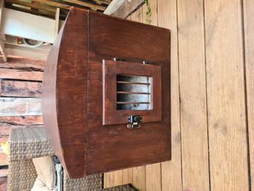 Te koop houten hondenbench  beschikbaar voor biedingen