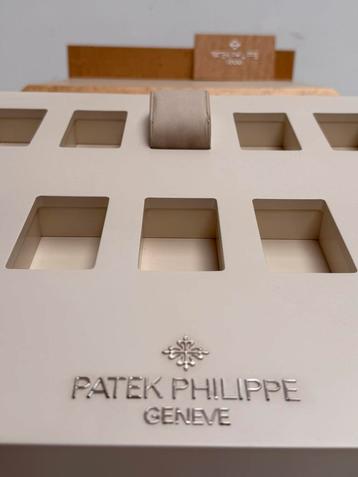 Patek Philippe Geneve Swiss shop display set Burlwood beschikbaar voor biedingen