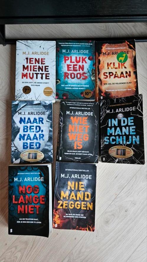 M.J. Arlidge - deel 1,3,4,5.(overige delen zijn verkocht, Boeken, Thrillers, Gelezen, Nederland, Ophalen of Verzenden