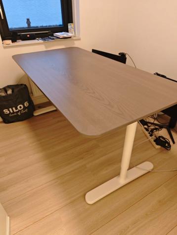 IKEA BEKANT Bureau 160x80 - Verstelbaar + Kabelnet - afbeelding 1