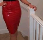 Rode Shiny Leren Kokerrok maat M, Kleding | Dames, Rokken, Verzenden, Zo goed als nieuw, Rood, Boven de knie