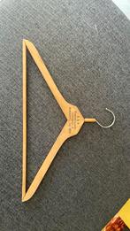 Originele houten kleerhanger van A&P kledingmagazijn, Antiek en Kunst, Antiek | Kleding en Accessoires, Ophalen of Verzenden