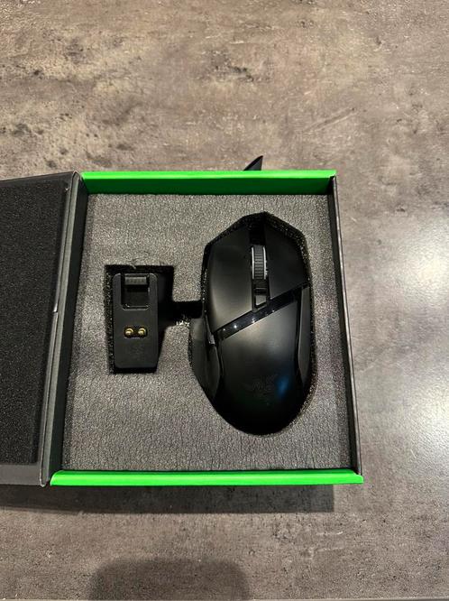 Razer basilisk ultimate + dock, Computers en Software, Muizen, Zo goed als nieuw, Muis, Rechtshandig, Draadloos, Ergonomisch, Gaming muis
