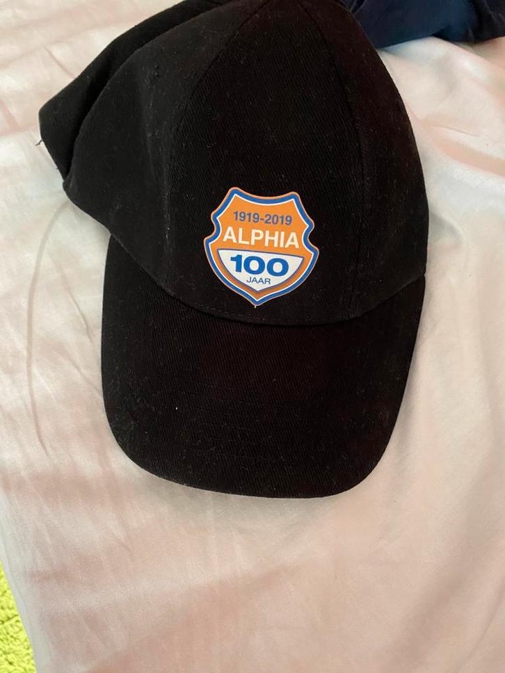 Unieke Alphia jubileumpet – 100 jaar (1919-2019), Kleding | Heren, Hoeden en Petten, Zo goed als nieuw, Ophalen