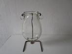Glazen vaas met oren, hangend aan standaard, Hysteria, UNIEK, Gebruikt, Overige kleuren, Ophalen of Verzenden, Glas