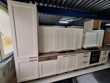 Complete keuken Compleet met APP 120Keukens op voorraad 2742 beschikbaar voor biedingen