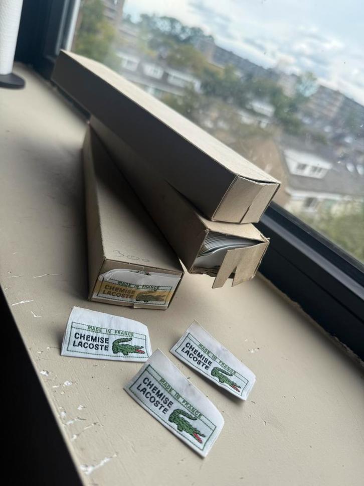 lacoste etiquette zeer uniek. Jaren 80, Antiek en Kunst, Antiek | Kleding en Accessoires, Ophalen of Verzenden