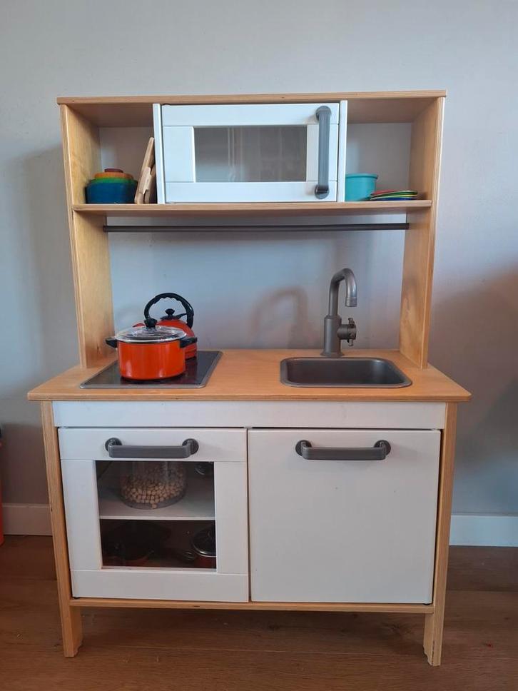 IKEA DUKTIG speelkeuken met accesoires, Kinderen en Baby's, Speelgoed | Speelkeukens, Gebruikt, Speelkeuken, Hout, Ophalen