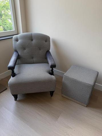 Engelse fauteuil en hocker pied de poule beschikbaar voor biedingen