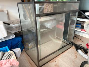 Terrarium 70x40x70 beschikbaar voor biedingen