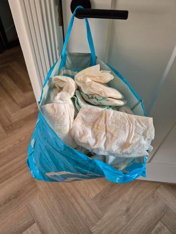 Tas met nieuwe luiers, meerdere maten en merken beschikbaar voor biedingen