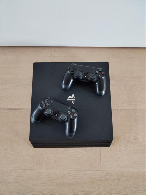 PlayStation 4 Pro 1tb met twee controllers, Spelcomputers en Games, Spelcomputers | Sony PlayStation 4, Gebruikt, Pro, 1 TB, Met 2 controllers