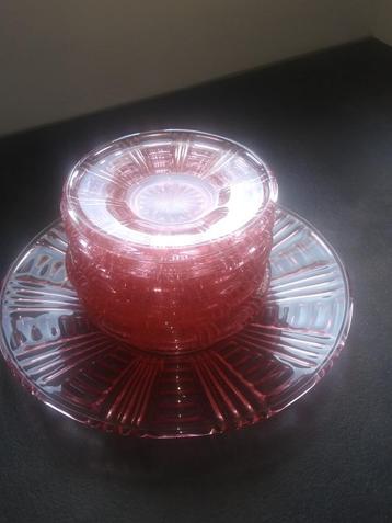 Vintage roze glaswerk  beschikbaar voor biedingen