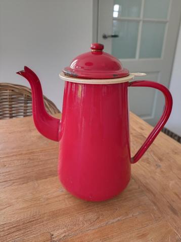 rode emaille koffiepot met filter beschikbaar voor biedingen