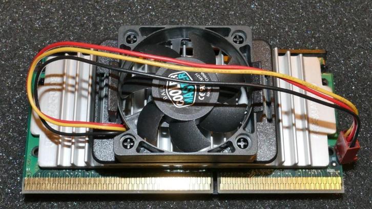 Intel Pentium III | 800MHz | SECC2 | Slot 1 | SL3XQ, Computers en Software, Vintage Computers, Ophalen of Verzenden