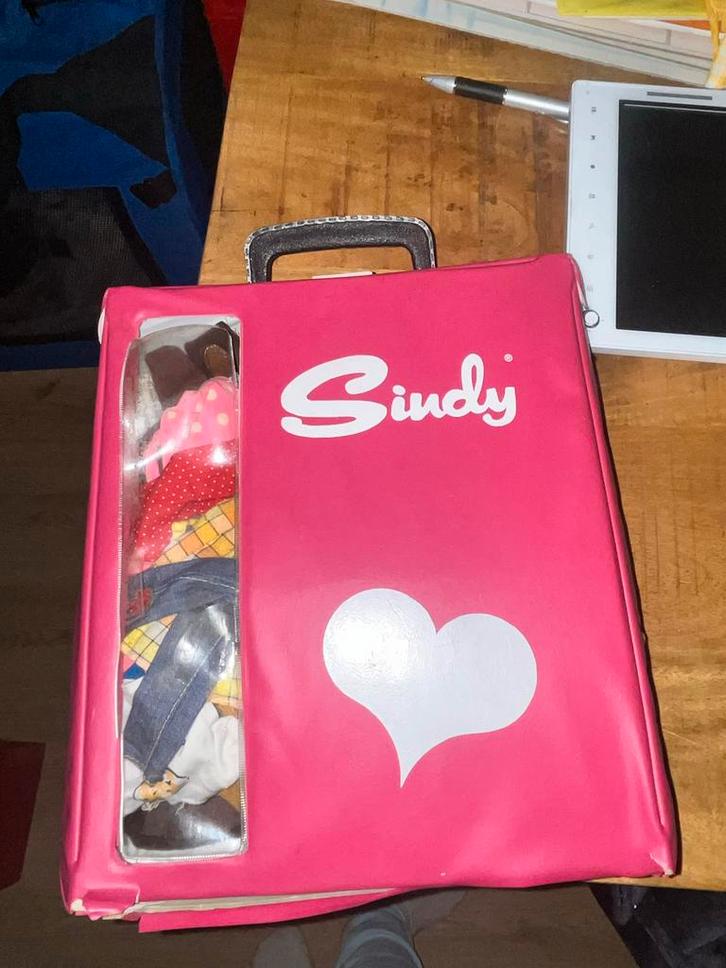 Vintage Sindy Kleding en  Koffer, Verzamelen, Poppen, Gebruikt, Ophalen of Verzenden