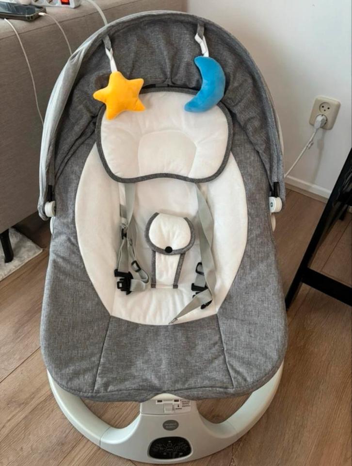 Elektrische Schommelstoel HeppieBabie, Kinderen en Baby's, Wipstoeltjes, Zo goed als nieuw, Schommelstoel, Met gordel(s) of riempje(s)