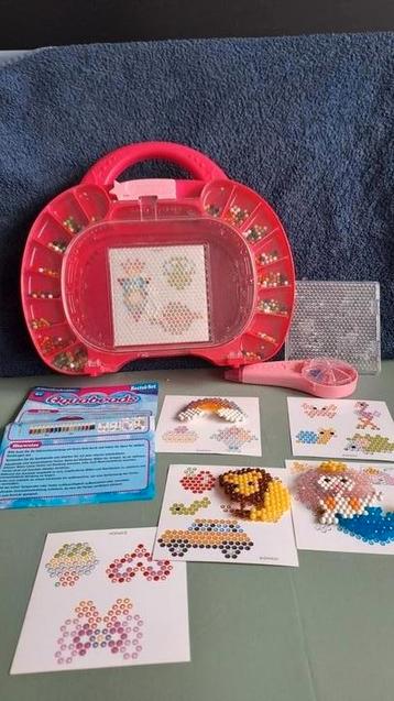 Aquabeads roze koffer met vele extra's  beschikbaar voor biedingen