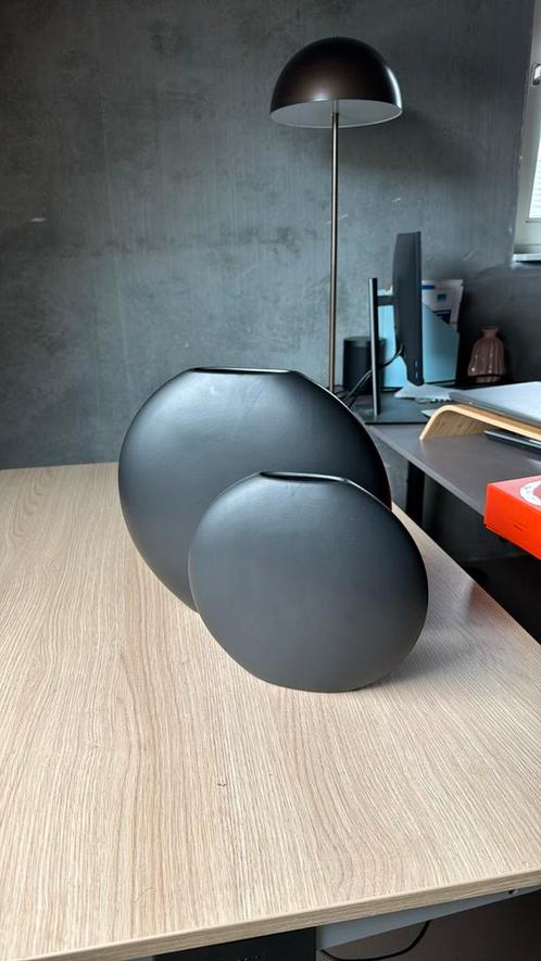 Fést OBI VAAS in BLACK, Huis en Inrichting, Woonaccessoires | Vazen, Nieuw, Zwart, Minder dan 50 cm, Aardewerk of Porselein, Ophalen of Verzenden