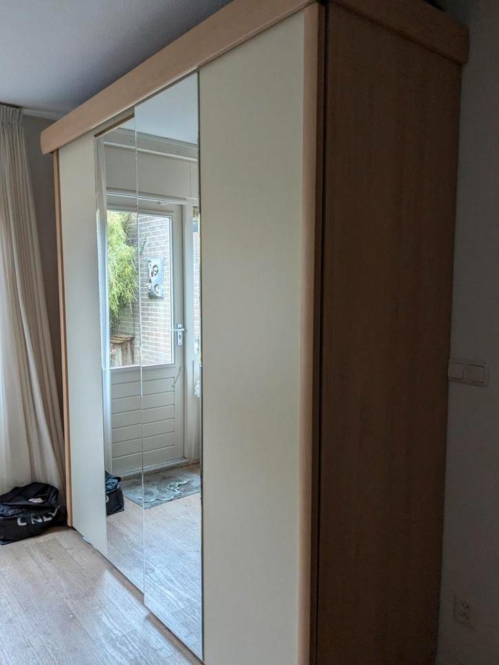 Kledingkast met schuifdeuren en spiegel, Huis en Inrichting, Kasten | Kledingkasten, Zo goed als nieuw, 200 cm of meer, 200 cm of meer