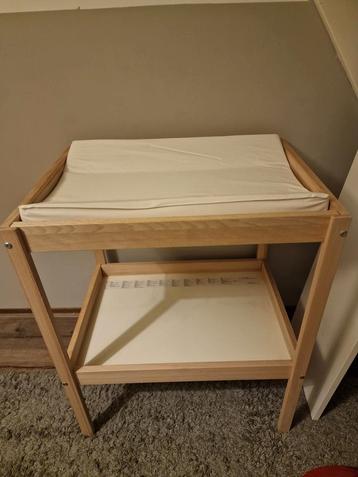 IKEA Commode incl. verschoonmatrasje Fijn voor de babykamer! beschikbaar voor biedingen