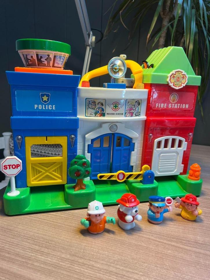 Brandweer, Rescue en politiestation met geluiden, Kinderen en Baby's, Speelgoed | Speelgoedvoertuigen, Zo goed als nieuw, Ophalen