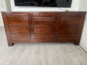 Houten Kast beschikbaar voor biedingen